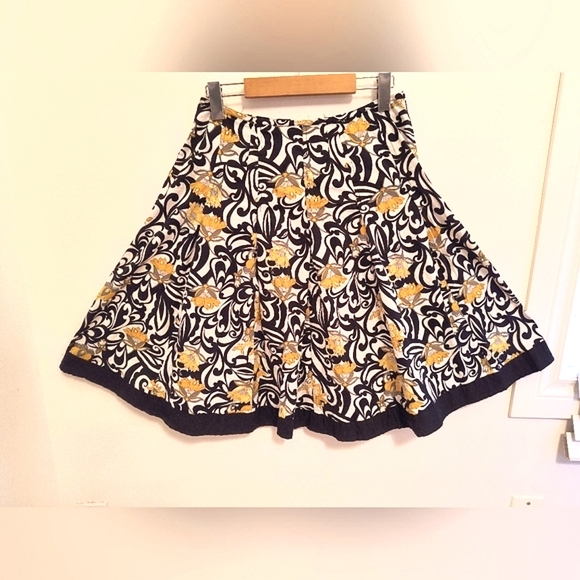 JKLA California Midi skirt. Black and white and yellow. Size Medium - Picture 1 of 3